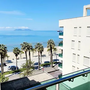 Me Qera Lungomare Mari Apartament